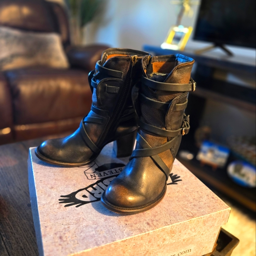 Freebird Black Distressed Ankle Boots - Picture 2 of 16